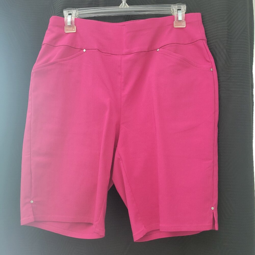 NEW WITHOUT TAGS Women's Mid Rise Pull-On Pink Bermuda Shorts Size 6
